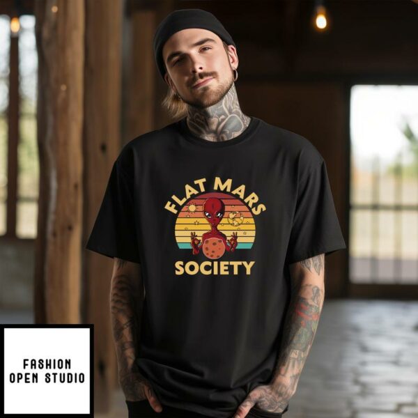 Vintage Flat Mars Society T-Shirt Alien Holding Mars