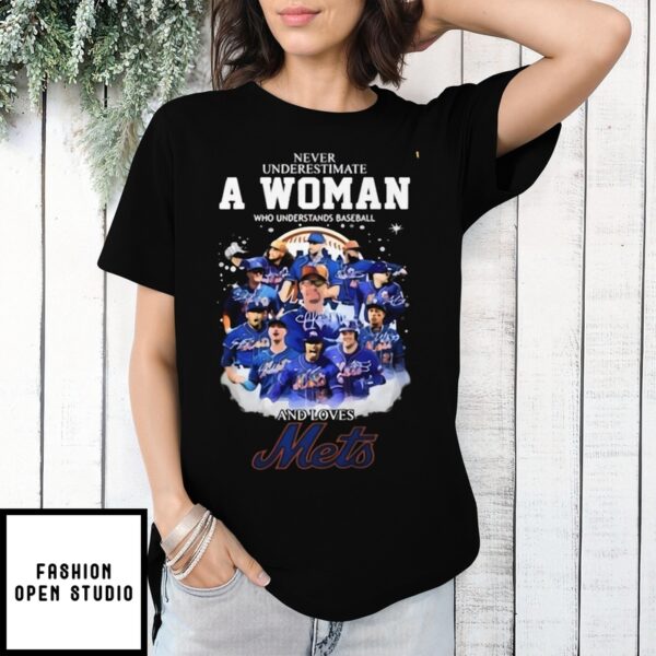 Never Underestimate A Woman Baseball And Loves New York Mets Signatures T-Shirt