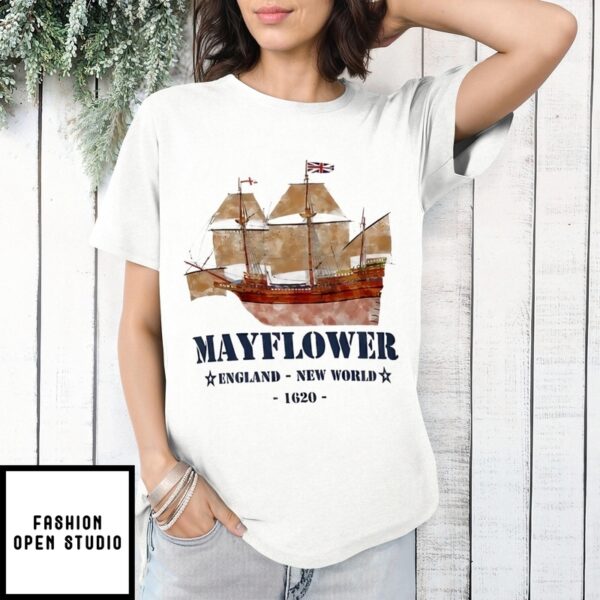 Mayflower Tall Ship – England To New World In 1620 T-Shirt