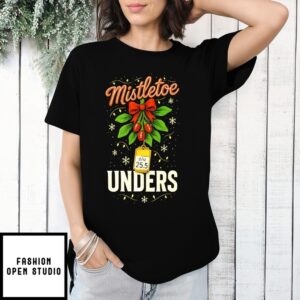 Mistletoe Unders Wreath Christmas T-Shirt