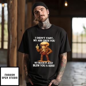 Skeleton Middle Finger I Didn’t Fart My Ass Likes You So Much It Just Blew You A Kiss T-Shirt