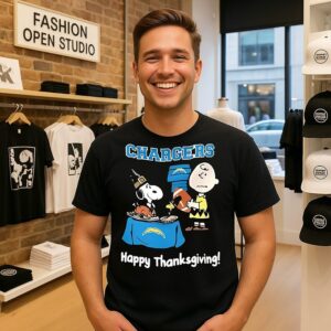 Snoopy And Charlie Brown X Los Angeles Chargers Football Happy Thanksgiving T-Shirt