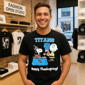 Snoopy And Charlie Brown X Tennessee Titans Football Happy Thanksgiving T-Shirt