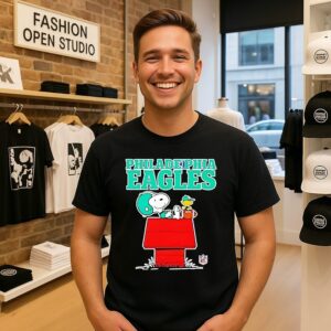 Philadelphia Eagles Snoopy Chilling With Football Peanuts Style T-Shirt