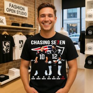 Drake Maye And Tom Brady Chasing Se7en Patriots T-Shirt