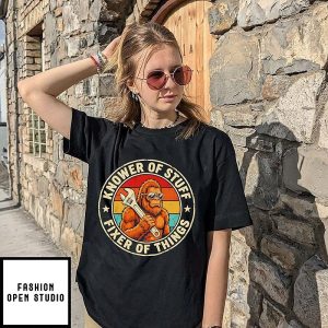 Bigfoot Knower Of Stuff Fixer Of Things Retro T-Shirt
