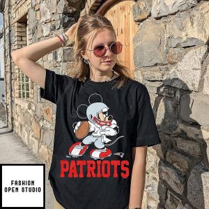 Mickey Mouse Quarterback X New England Patriots Disney Cartoon T-Shirt